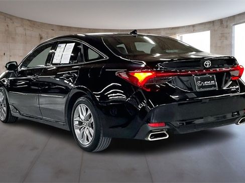 Used 2021 Toyota Avalon XLE w/ Moonroof Package image 4