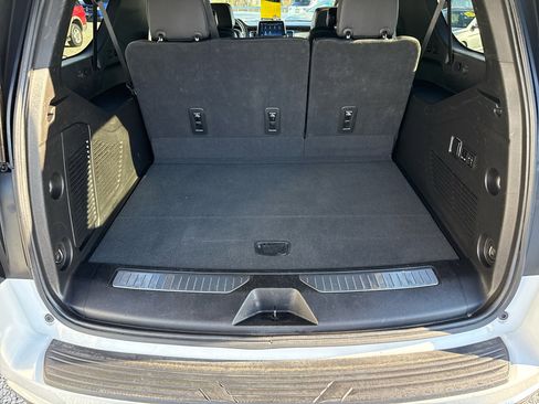 Used 2023 Chevrolet Suburban Premier image 19