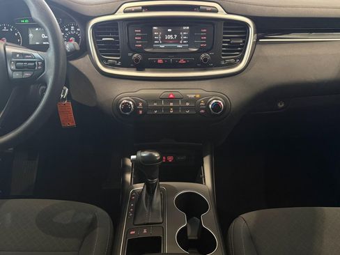 Used 2017 Kia Sorento AWD image 37