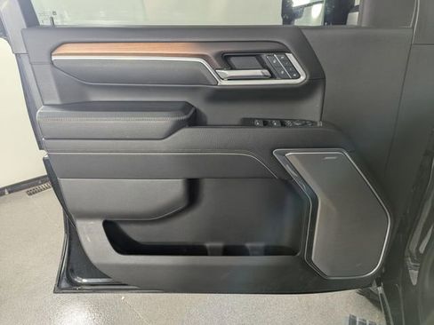 Used 2025 GMC Sierra 2500 Denali w/ Denali Reserve Package image 9