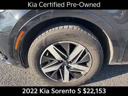 Certified 2022 Kia Sorento S image 10