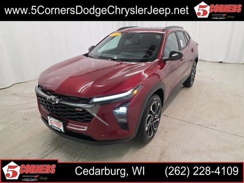 Used 2025 Chevrolet Trax RS w/ Sunroof Package FWD image 1