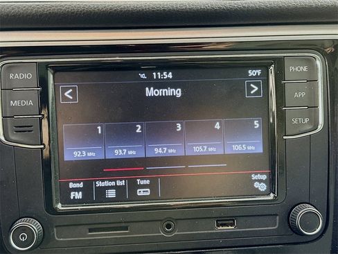 Used 2013 Volkswagen Passat TDI SE image 11