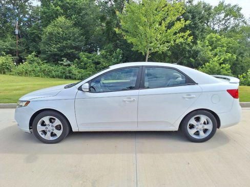 Used 2013 Kia Forte EX FWD image 3
