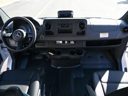 Used 2025 Mercedes-Benz Sprinter 2500 image 16