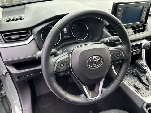 Used 2021 Toyota RAV4 XLE w/ Convenience Package image 10