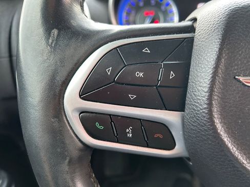 Used 2018 Chrysler 300 Limited AWD/4WD image 20