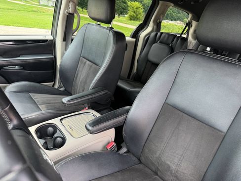 Used 2020 Dodge Grand Caravan SXT FWD image 21