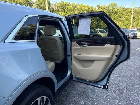 Used 2017 Cadillac XT5 Premium Luxury FWD image 28