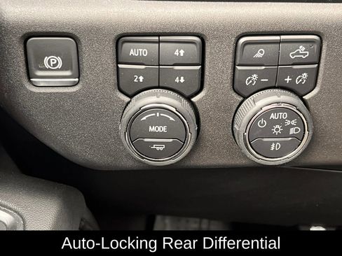 Used 2024 Chevrolet Silverado 1500 High Country w/ High Country Premium Package image 25