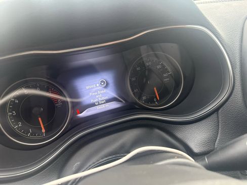 Used 2019 Jeep Cherokee Limited image 9