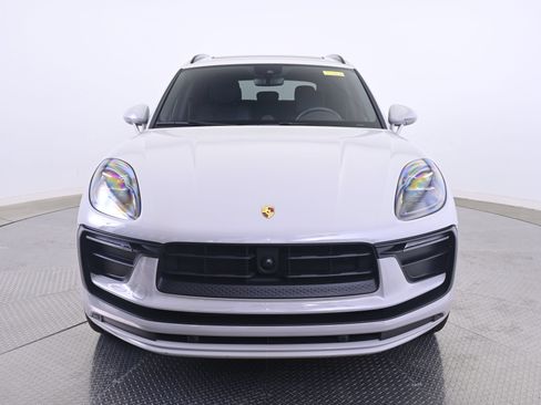 Certified 2023 Porsche Macan AWD/4WD image 10