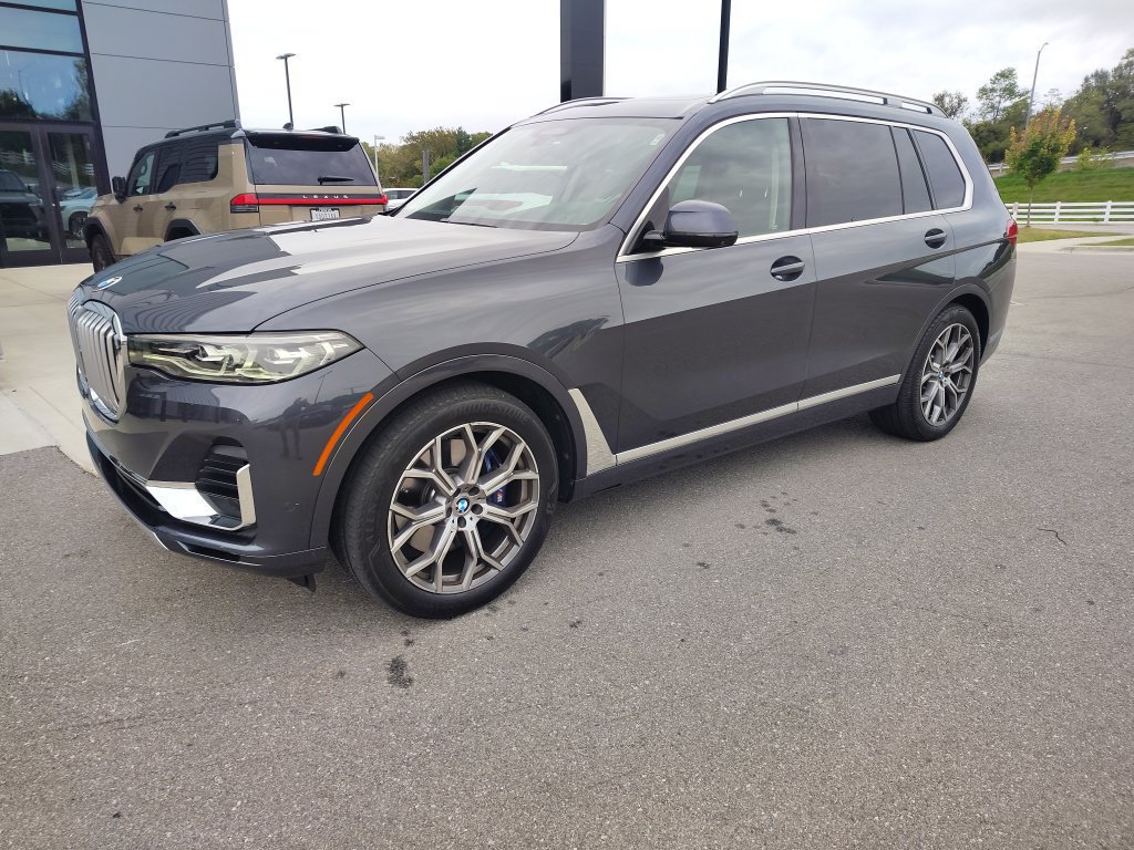 Used 2020 BMW X7 xDrive40i w/ Executive Package AWD/4WD image 2