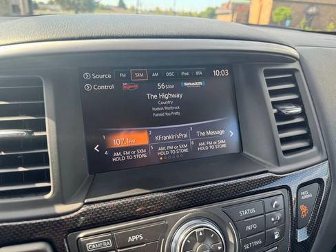 Used 2019 Nissan Pathfinder SL AWD/4WD image 14