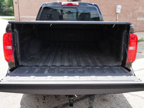 Used 2022 Chevrolet Colorado Z71 w/ Z71 Midnight Edition AWD/4WD image 8