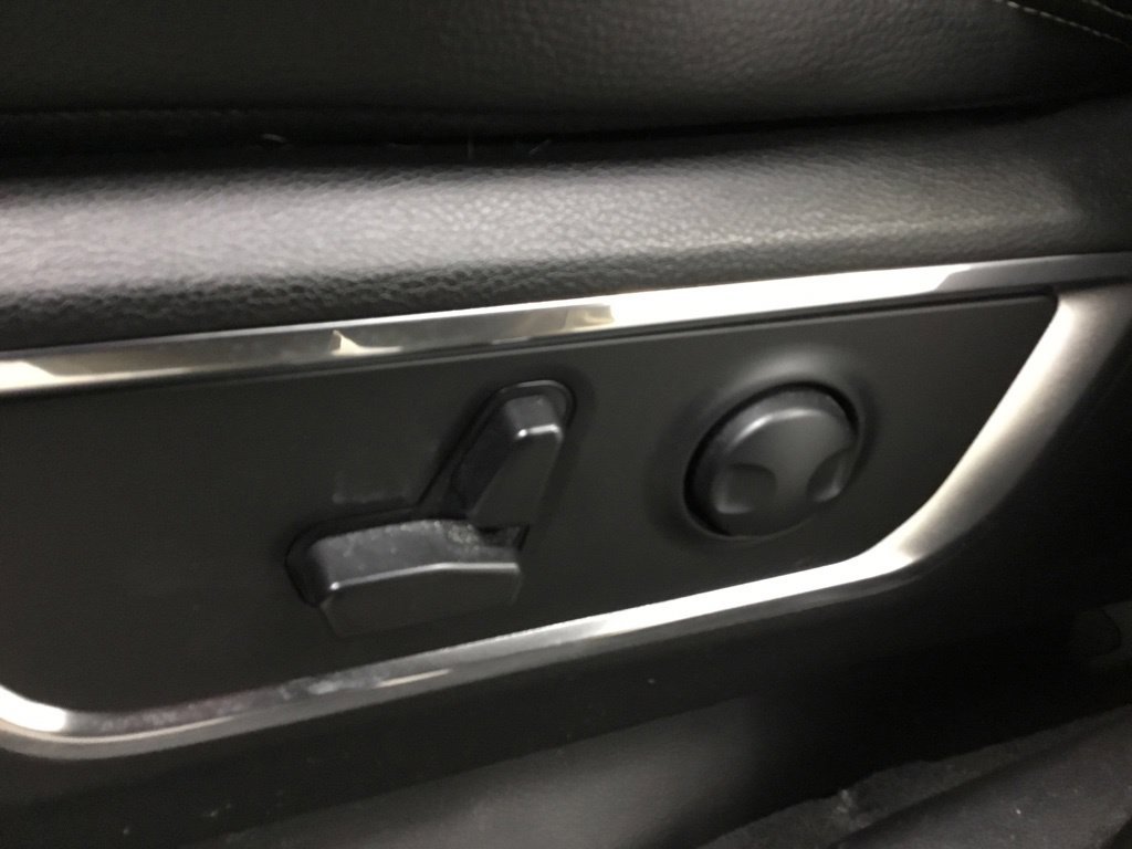 Used 2024 RAM 1500 Laramie AWD/4WD image 9
