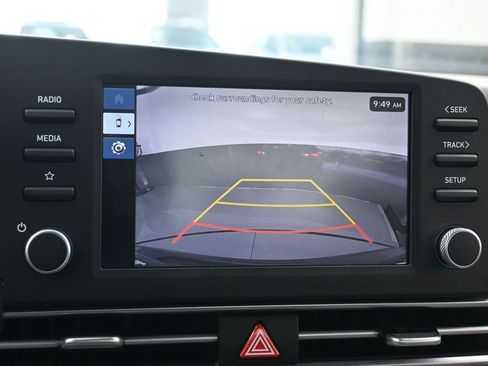 Used 2024 Hyundai Elantra SE FWD image 17
