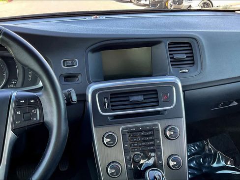 Used 2015 Volvo S60 T5 Premier image 9