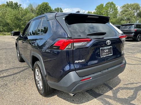 Used 2025 Toyota RAV4 XLE AWD/4WD image 9