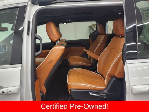 Used 2025 Chrysler Pacifica Pinnacle image 25