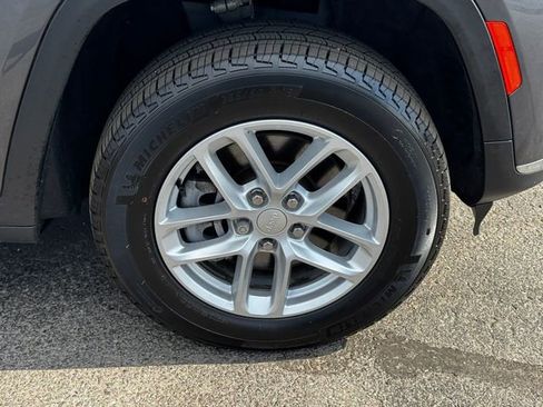 Certified 2024 Jeep Grand Cherokee L Laredo w/ Luxury Tech Group I AWD/4WD image 9