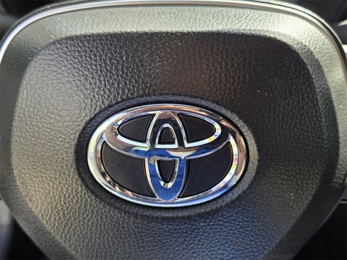 Used 2025 Toyota Corolla SE image 27