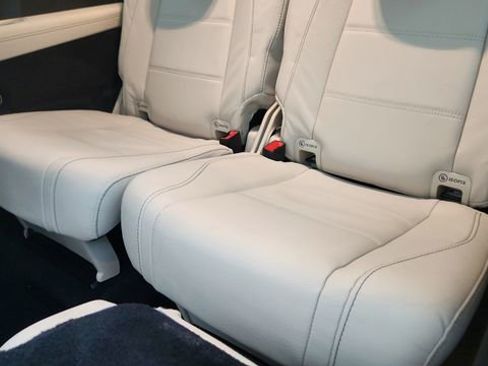 Used 2024 Mercedes-Benz GLS 450 GLS 450 image 32