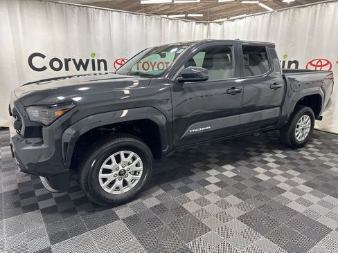Used 2025 Toyota Tacoma SR5 image 4