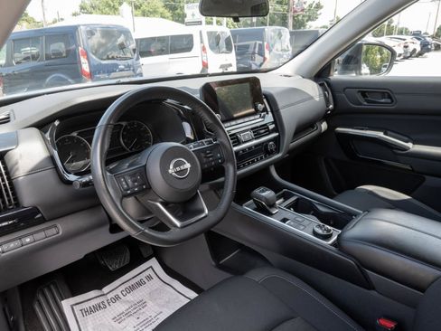 Used 2024 Nissan Pathfinder SV w/ Black Appearance Package AWD/4WD image 16