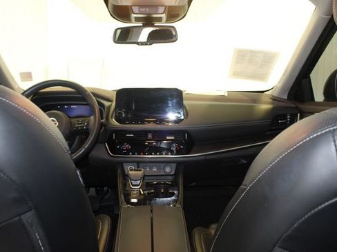 Used 2021 Nissan Rogue Platinum FWD image 19