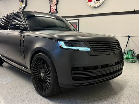 Used 2025 Land Rover Range Rover SV AWD/4WD image 2