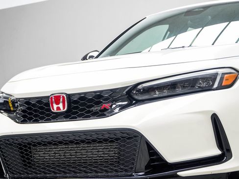 Used 2023 Honda Civic Type R image 2