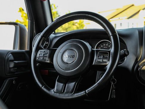 Used 2017 Jeep Wrangler Unlimited Rubicon image 13