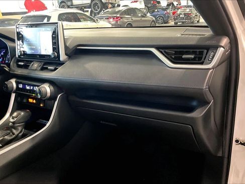 Used 2021 Toyota RAV4 XSE AWD/4WD image 17