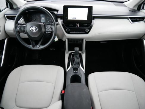 Used 2024 Toyota Corolla Cross L image 10