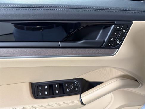 New 2026 Porsche Cayenne Coupe image 34