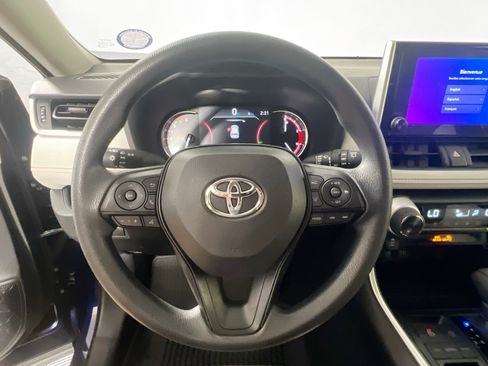 Used 2025 Toyota RAV4 XLE FWD image 17