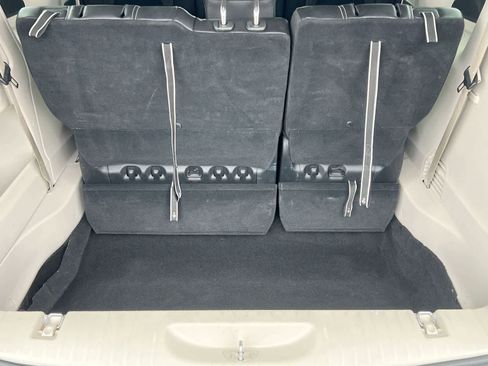 Used 2023 Chrysler Pacifica Touring-L image 34