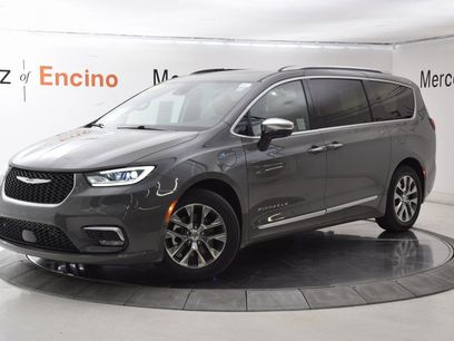 Used 2023 Chrysler Pacifica Pinnacle
