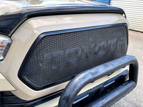 Used 2016 Toyota Tacoma TRD Off-Road w/ Towing Package image 30