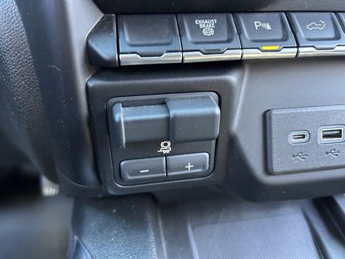 Used 2023 GMC Sierra 3500 SLT w/ SLT Premium Package image 37