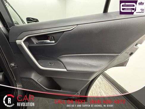 Used 2022 Toyota RAV4 SE w/ Convenience Package image 43