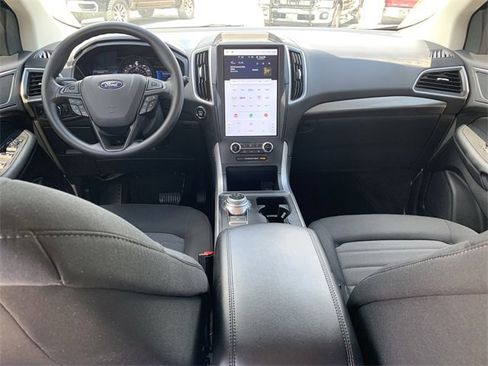 Certified 2024 Ford Edge SE w/ Black Appearance Package image 15