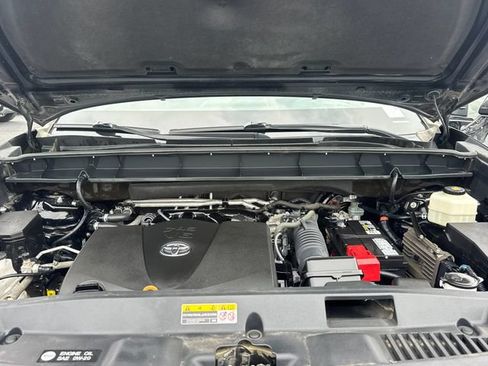 Used 2021 Toyota Highlander XLE FWD image 28