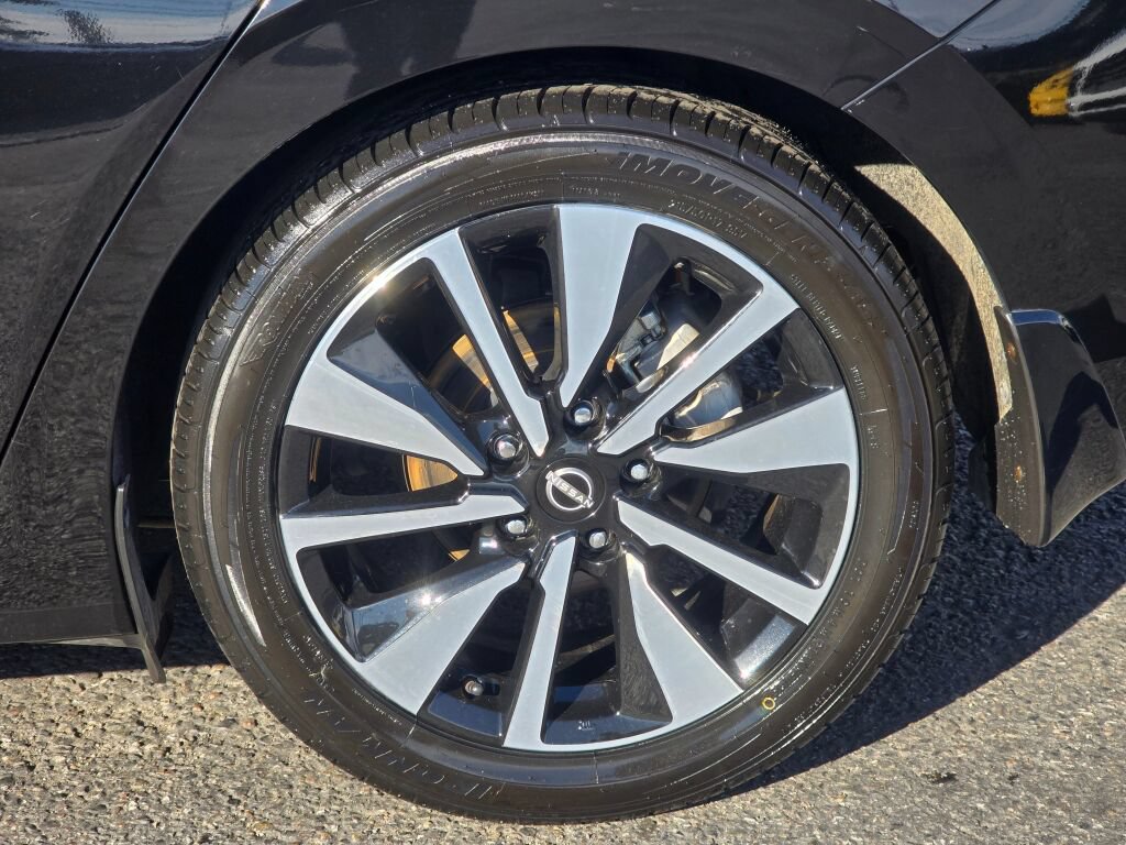 Used 2024 Nissan Sentra SV w/ SV Premium Package FWD image 10