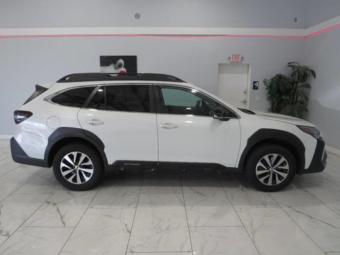 Used 2023 Subaru Outback Premium AWD/4WD image 2