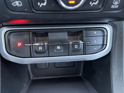 Used 2023 GMC Acadia SLE w/ Driver Convenience Package image 14