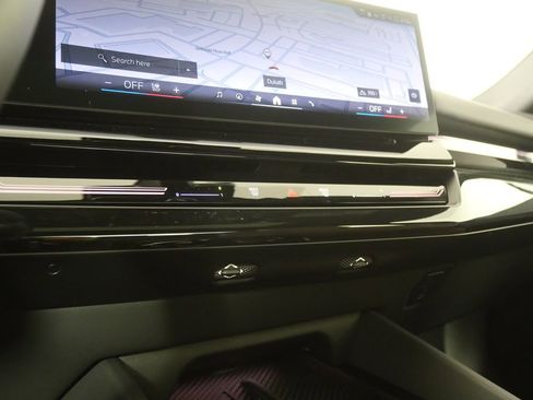 Certified 2025 BMW 530i image 26