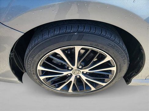 Used 2020 Toyota Camry SE image 9