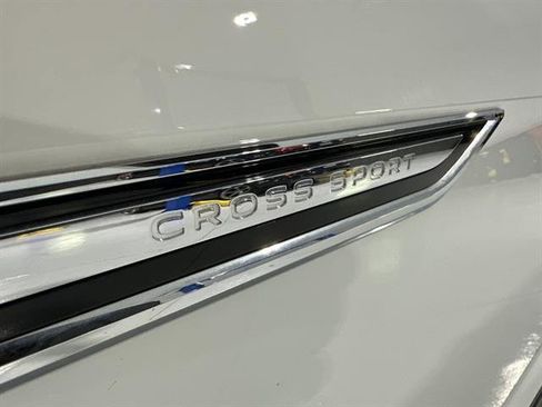 Certified 2024 Volkswagen Atlas Cross Sport SE image 10